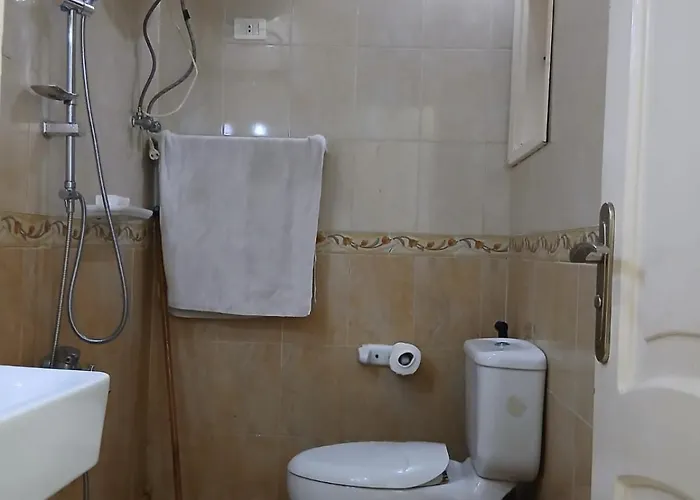 عرابيا امام بيروت بجوار سوبر ماركت الخضري * Hurghada