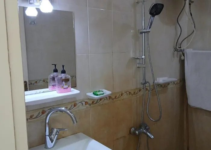 عرابيا امام بيروت بجوار سوبر ماركت الخضري * Hurghada