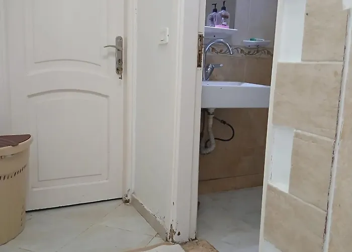 عرابيا امام بيروت بجوار سوبر ماركت الخضري * Hurghada