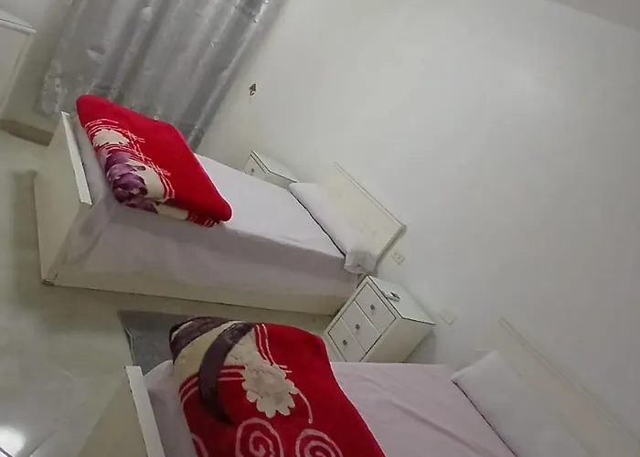 عرابيا امام بيروت بجوار سوبر ماركت الخضري * Hurghada